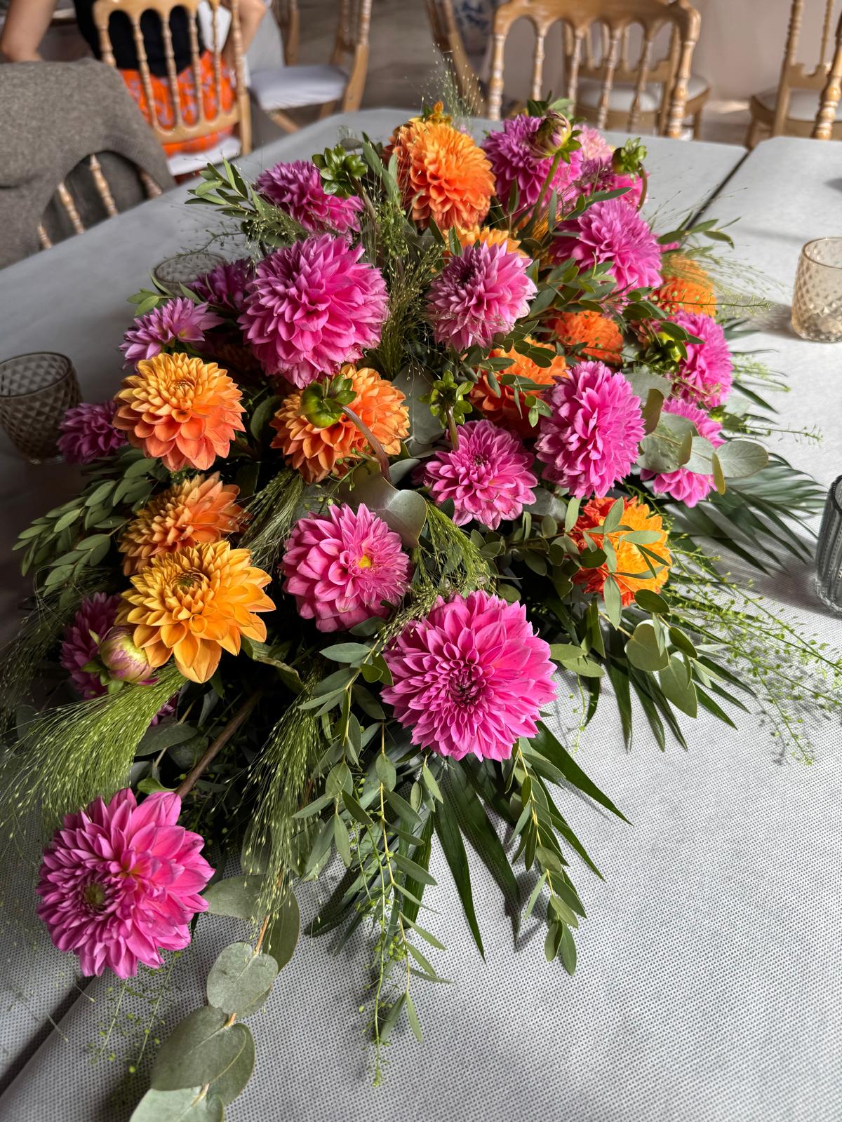 Arrangement Table Dahlias <br>AT012